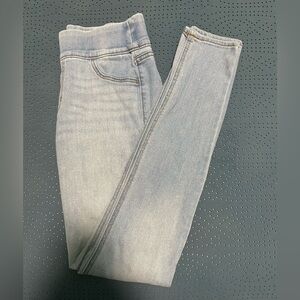 Old Navy woman jeans size 4 long 69% cotton Exxon condition